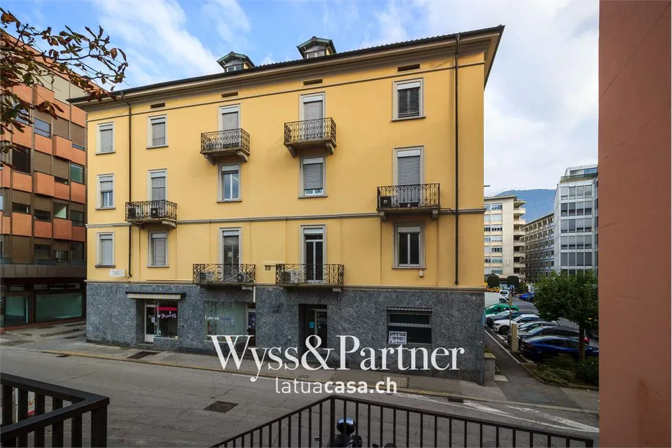 Chiasso, ufficio di 150 mq + locale separato