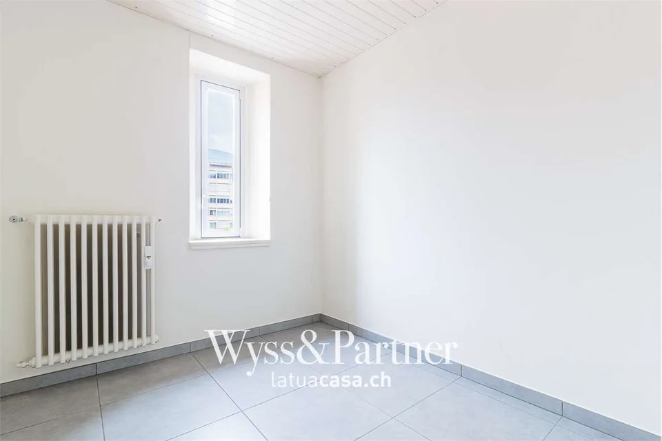 Chiasso, bureau de 150 m² + local séparé