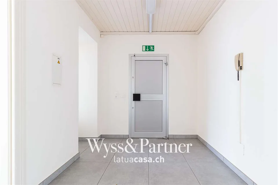 Chiasso, bureau de 150 m² + local séparé