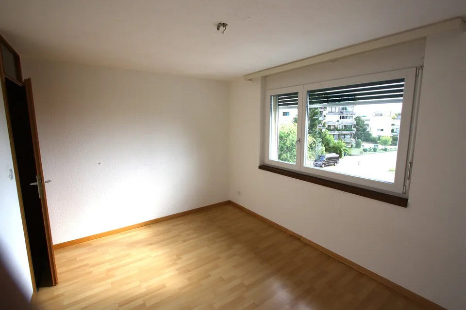 Geräumige 4.5-Zimmer-Wohnung mit Balkon in Münchenbuchsee