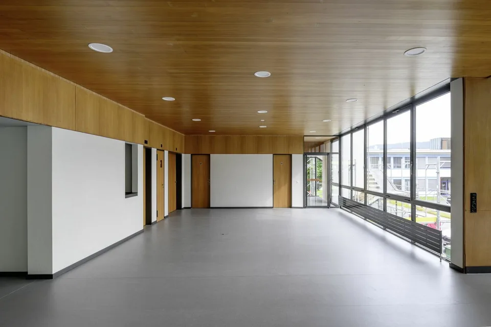 Espace de bureau dans le pavillon d'entrée classé