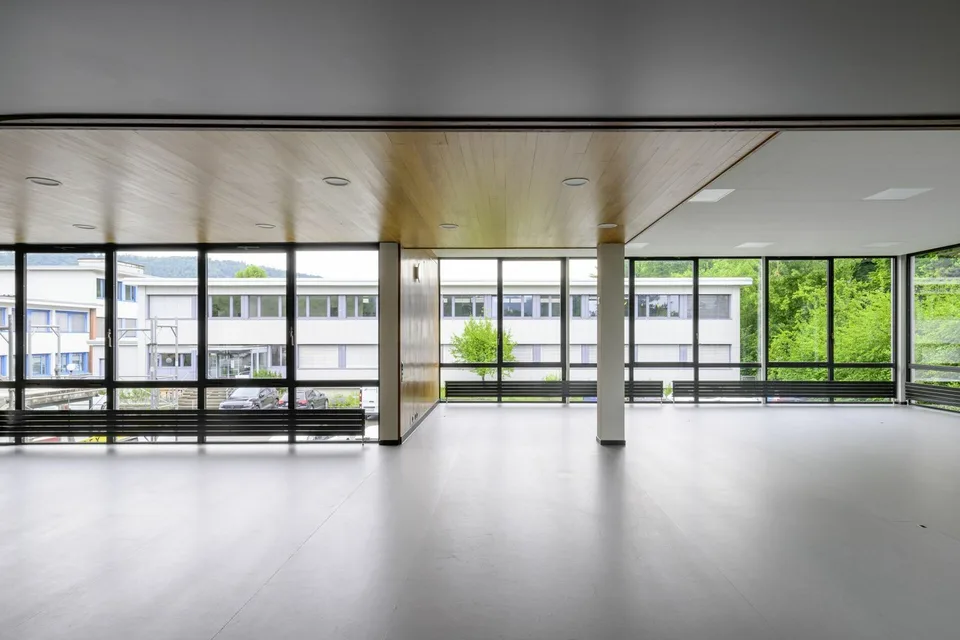 Espace de bureau dans le pavillon d'entrée classé