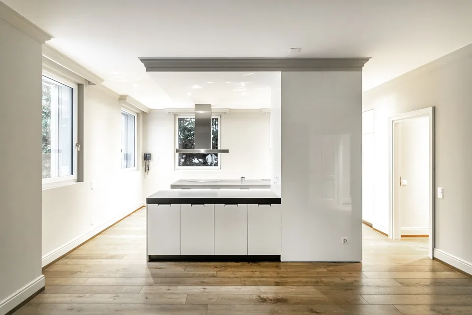 COLLINA D'ORO - AFFITTASI INCANTEVOLE APPARTAMENTO CON GIARDINO PRIVATO E VISTA LAGO (rif. 001)