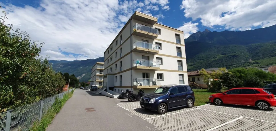 A louer plusieurs places de parc extérieures sur Commune de Saxon