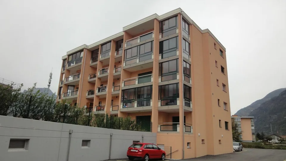 A louer plusieurs places de parc extérieures sur Commune de Saxon