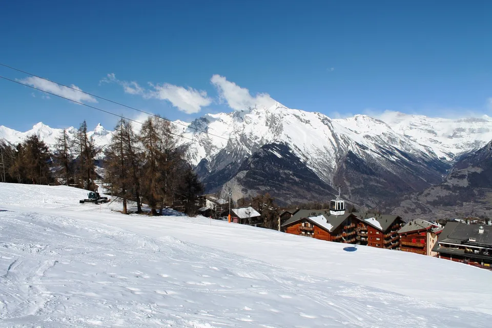Place de parc sur la piste de ski
