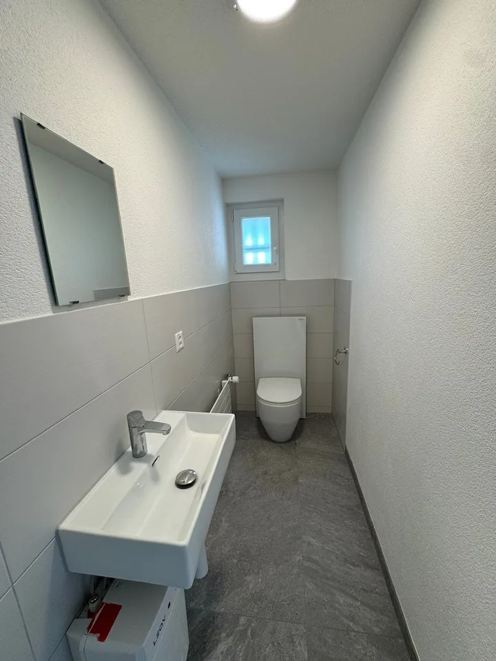 Gewerbefläche zu vermieten – ca 252 m² – Komplett renoviert im Jahr 2025 – Orpund