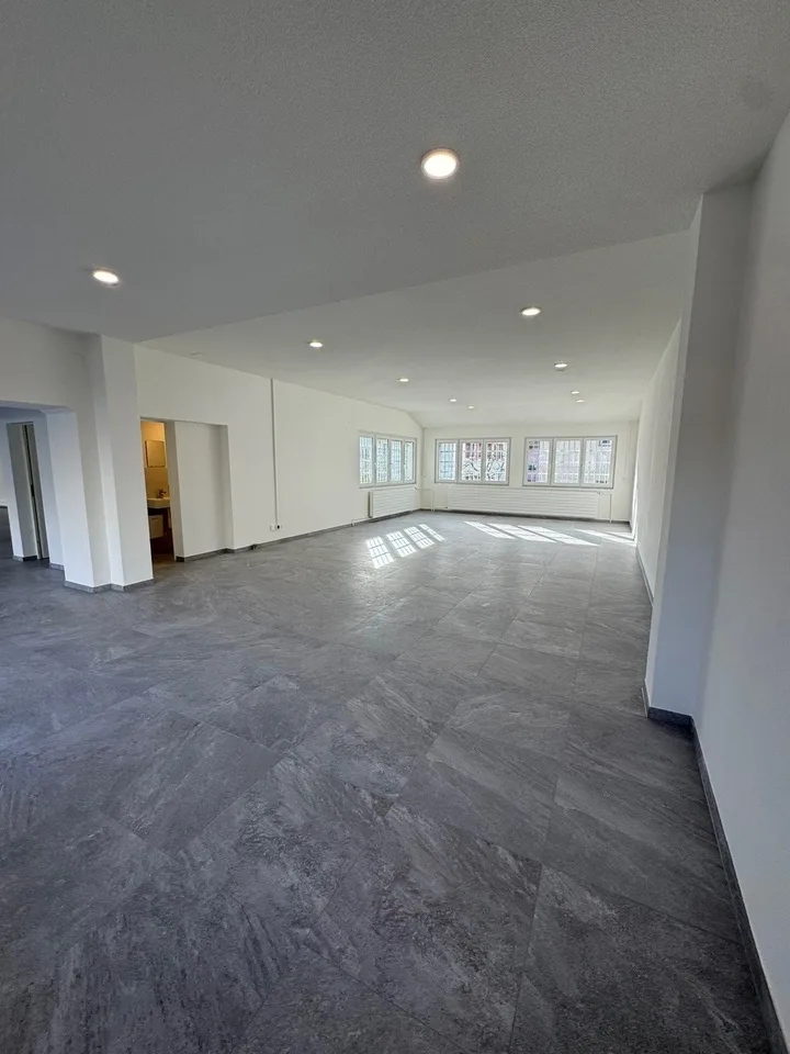 Gewerbefläche zu vermieten – ca 252 m² – Komplett renoviert im Jahr 2025 – Orpund