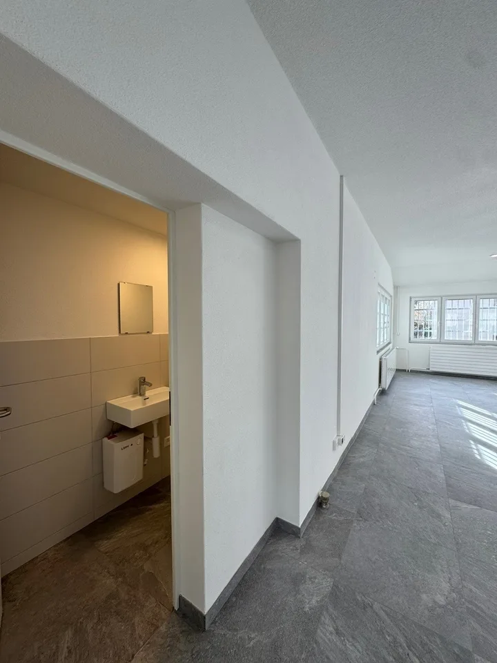 Gewerbefläche zu vermieten – ca 252 m² – Komplett renoviert im Jahr 2025 – Orpund