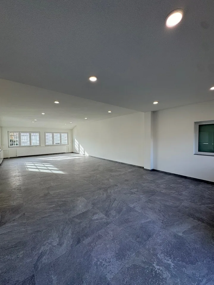 Gewerbefläche zu vermieten – ca 252 m² – Komplett renoviert im Jahr 2025 – Orpund