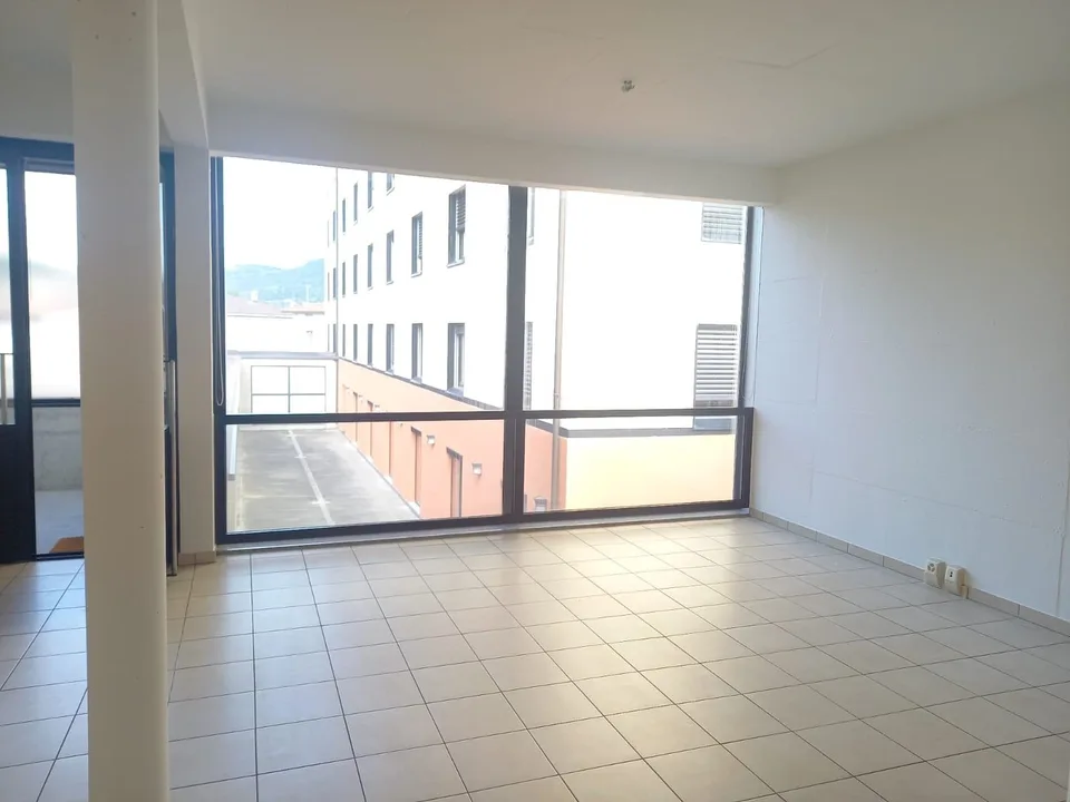 Büro/Mietstudio Open Space in Mendrisio zu vermieten
