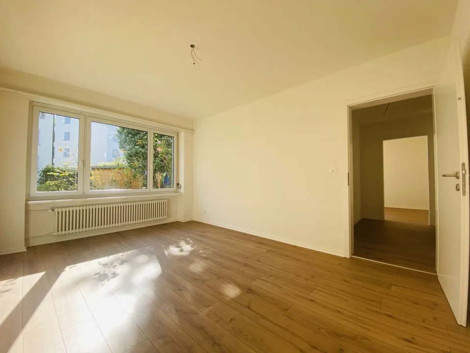 Total renovierte 2.5-Zimmer mit Balkon und Kellerabteil (1013)