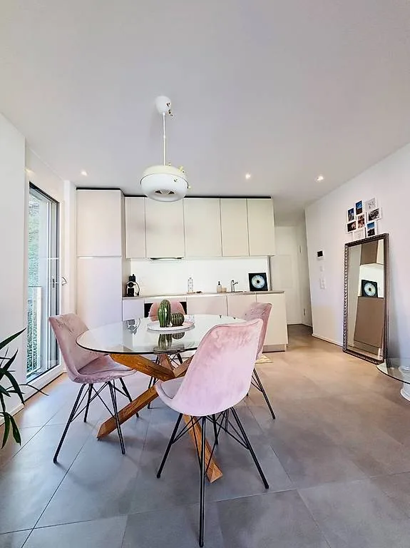 2,5 Lokale in Roveredo! Modern und mit großer Terrasse.