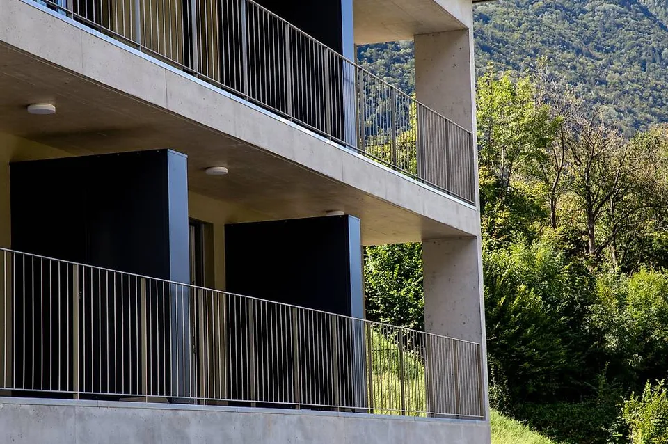 2,5 Lokale in Roveredo! Modern und mit großer Terrasse.