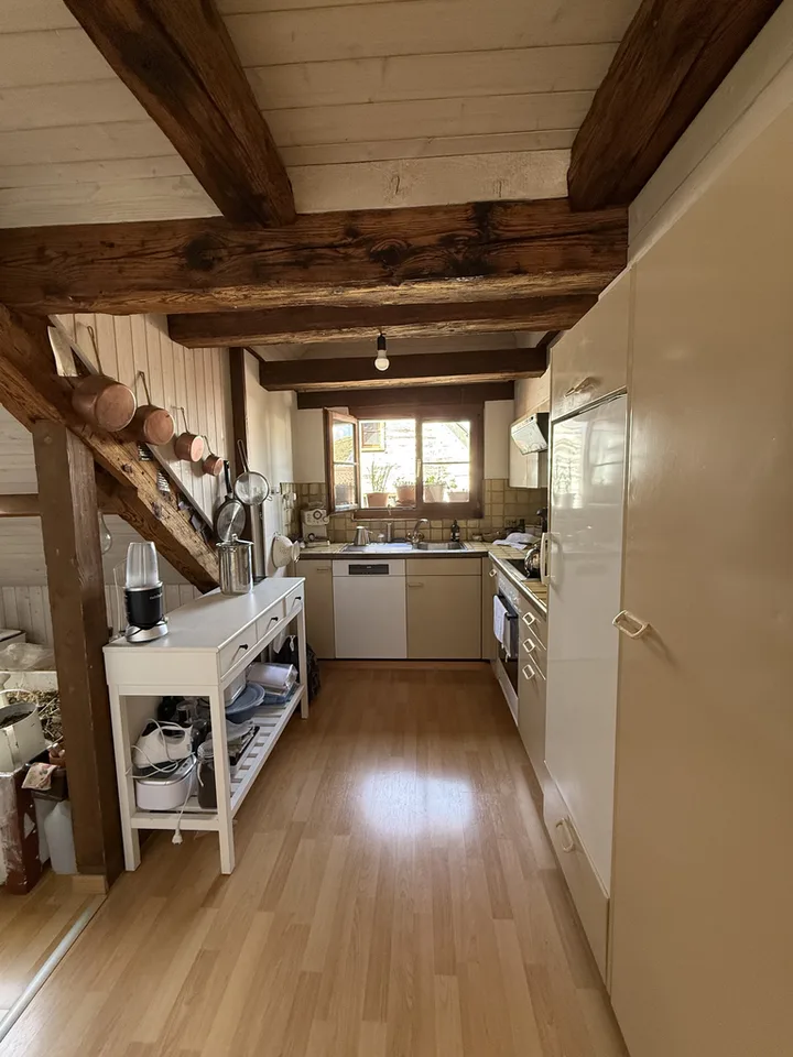 Charmante 3.5-Zimmer-Dachwohnung mit Cheminée und Altbau-Charme – Foto 6 von 10