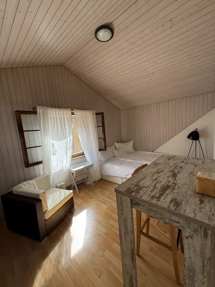 Charmante 3.5-Zimmer-Dachwohnung mit Cheminée und Altbau-Charme – Foto 7 von 10