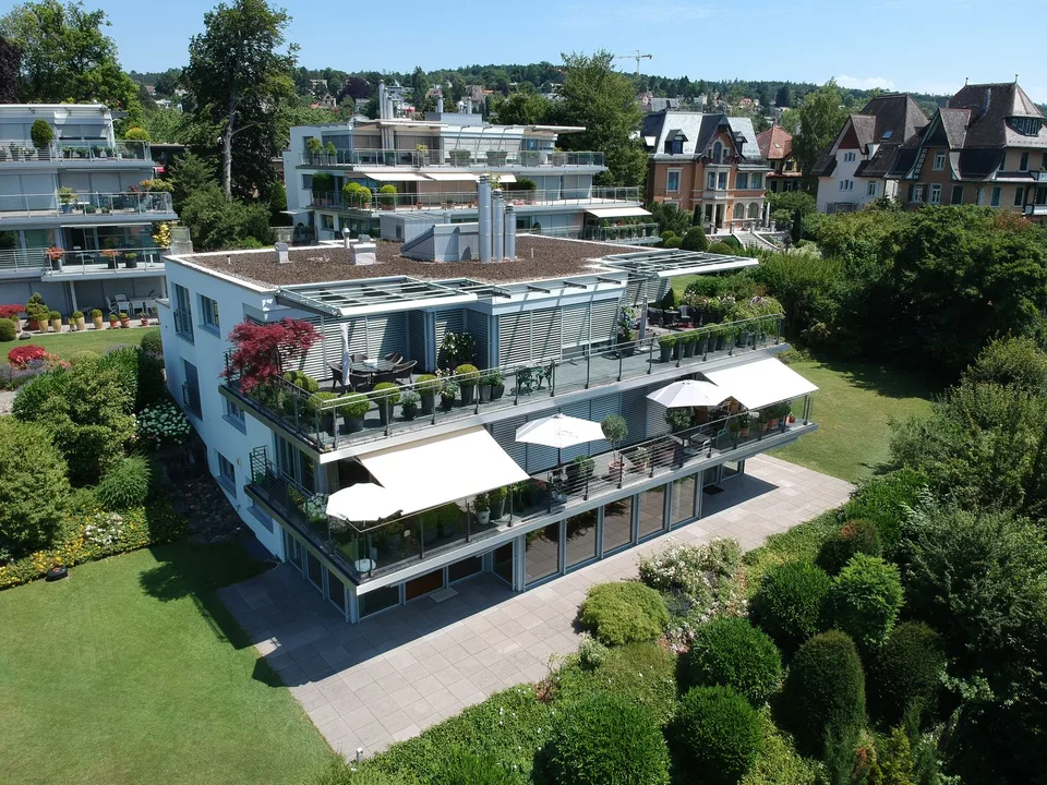 Einzigartige, grosszügige 5.5-Zimmerwohnung mit Garten, Terrasse und Cheminée