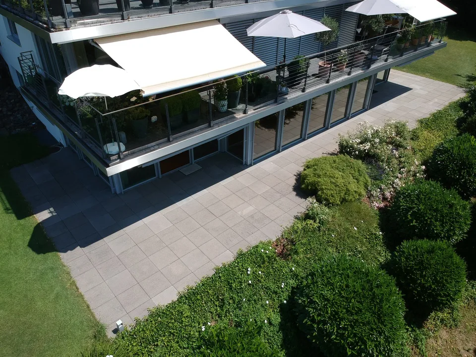 Appartamento unico e spazioso di 5,5 locali con giardino, terrazza e camino