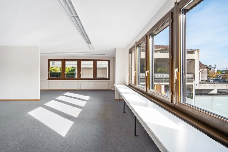 Büroräumlichkeiten im Herzen Schwerzenbach, Chimlimärt