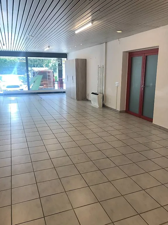 Miete in Cadenazzo Gewerbefläche mit Auslage (120mq)