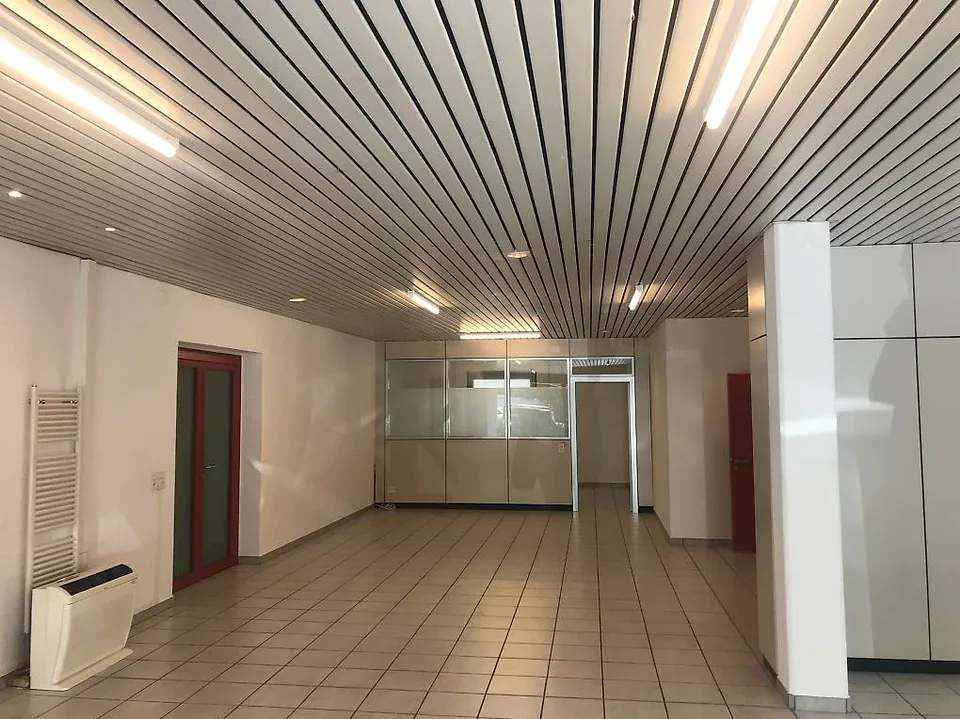 Miete in Cadenazzo Gewerbefläche mit Auslage (120mq)