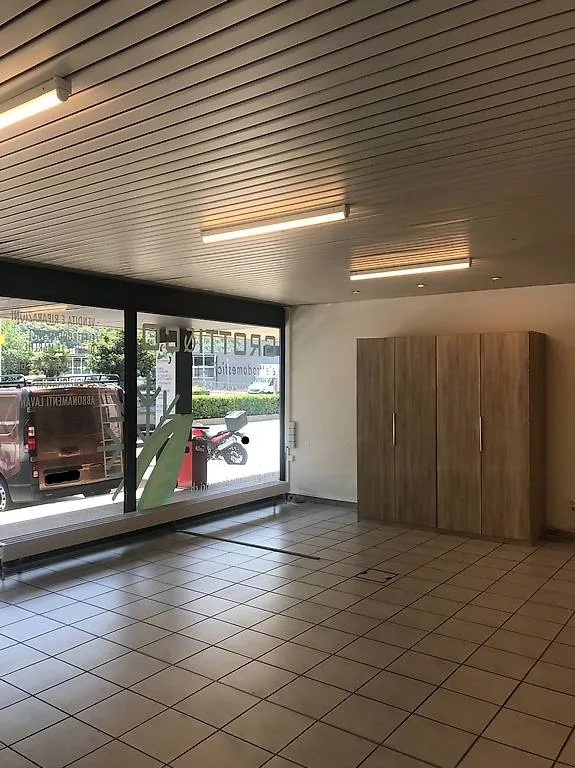 Miete in Cadenazzo Gewerbefläche mit Auslage (120mq)