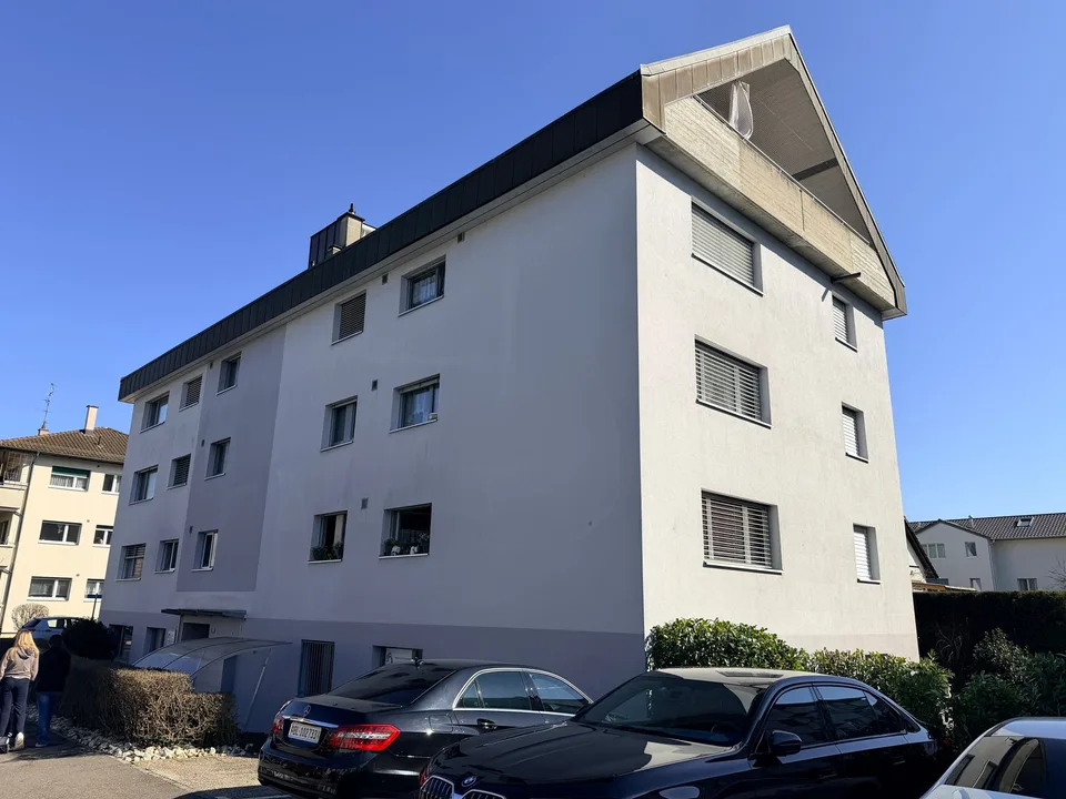 Helle 4.5-Zimmer-Wohnung mit grossem Balkon zu vermieten