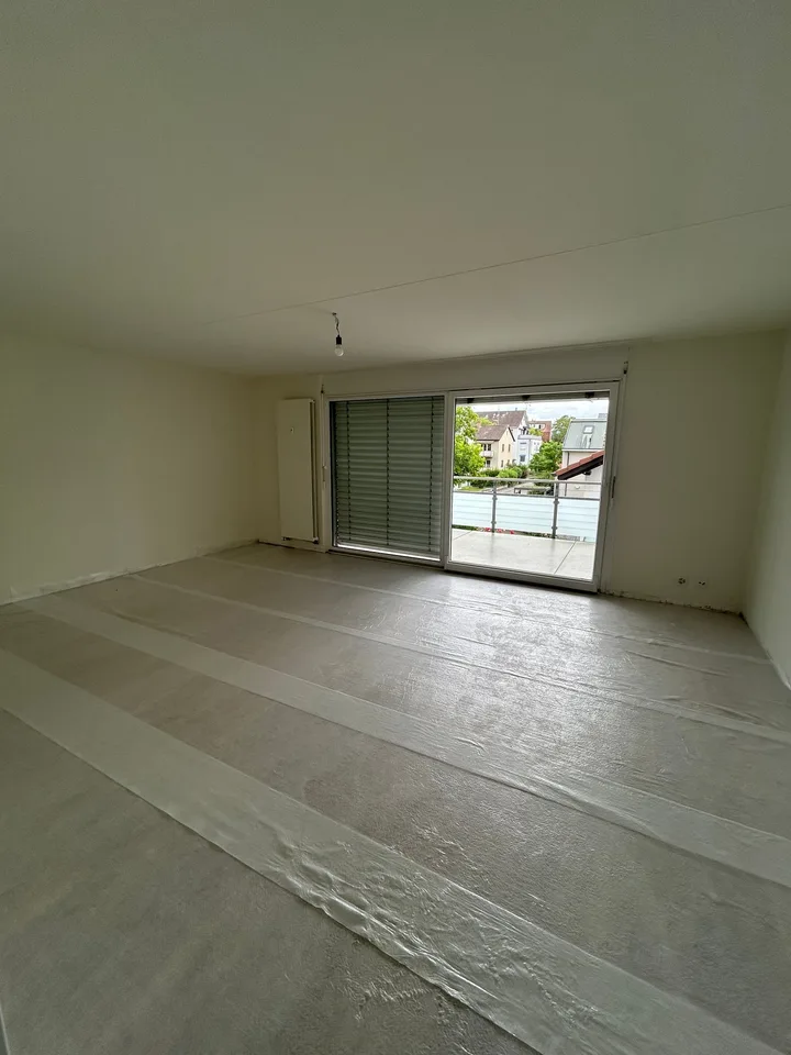 Helle 4.5-Zimmer-Wohnung mit grossem Balkon zu vermieten