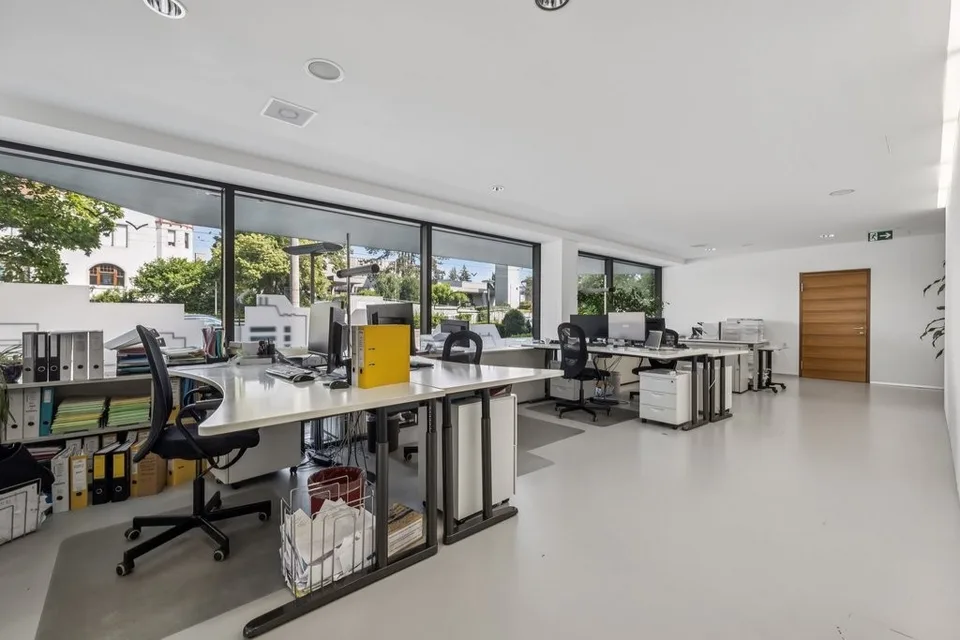 Posizione ideale ad Allschwil per ufficio, studio, formazione o asilo nido.