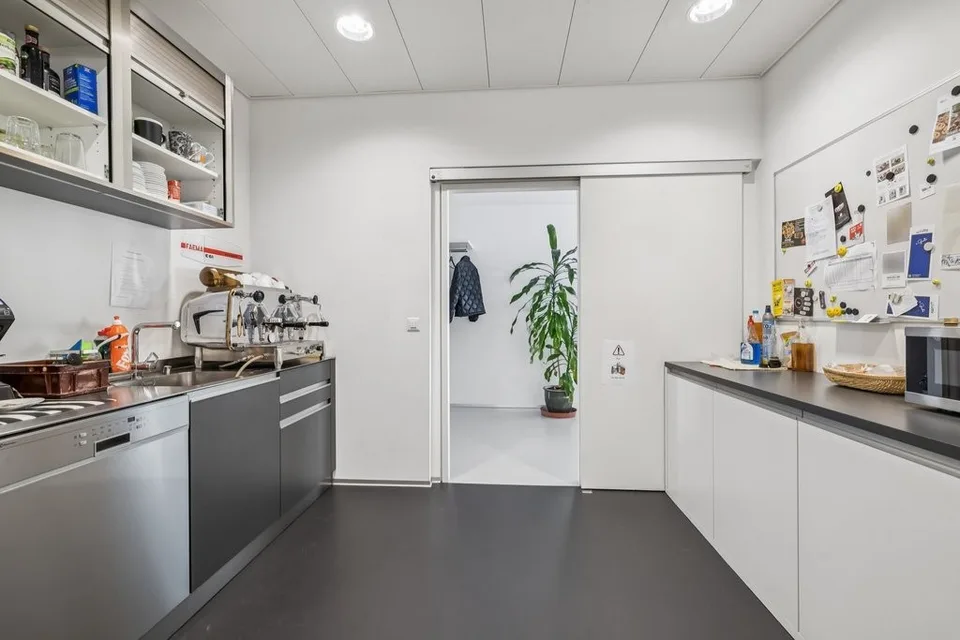 Posizione ideale ad Allschwil per ufficio, studio, formazione o asilo nido.