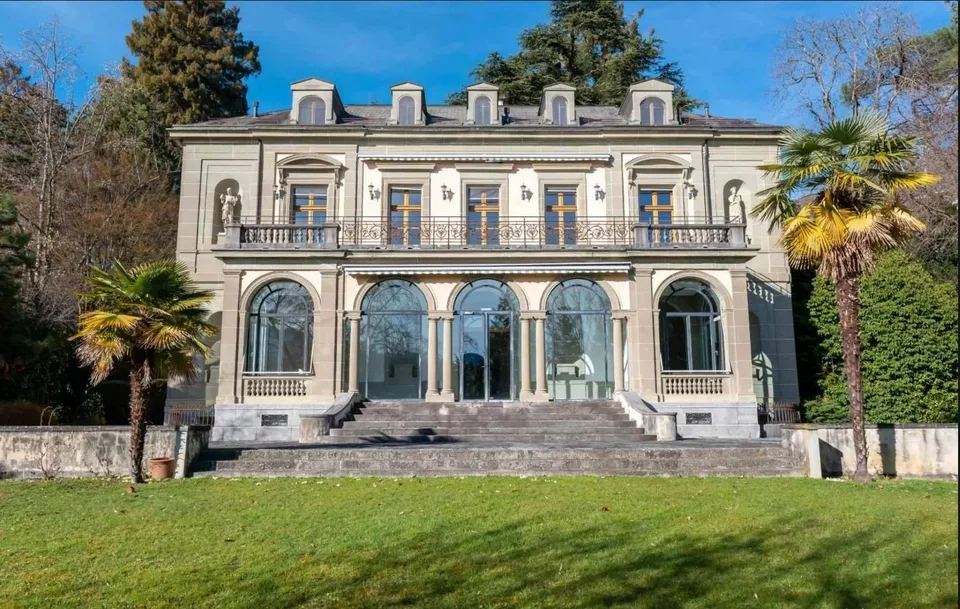 Appartement de 2 pièces, dans une magnifique maison de maître, d'environ 60m2 au 2ème étage - Loyer échelonné