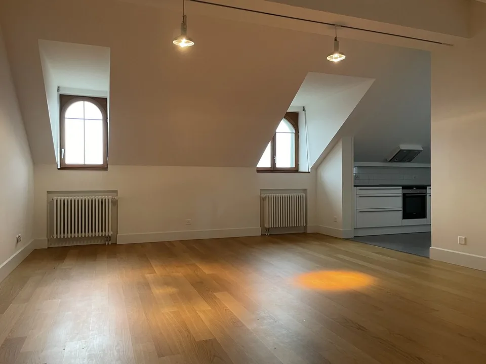 Zweizimmerwohnung in einem prächtigen Herrenhaus, etwa 60m2 im 2. Stock - Staffelmiete