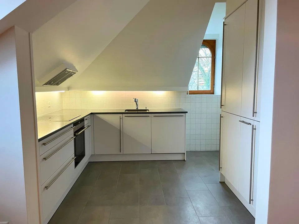 Zweizimmerwohnung in einem prächtigen Herrenhaus, etwa 60m2 im 2. Stock - Staffelmiete