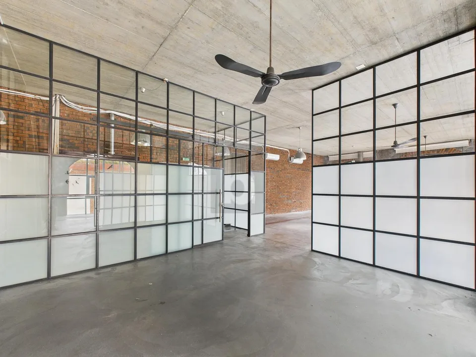 Attractive office space with loft character