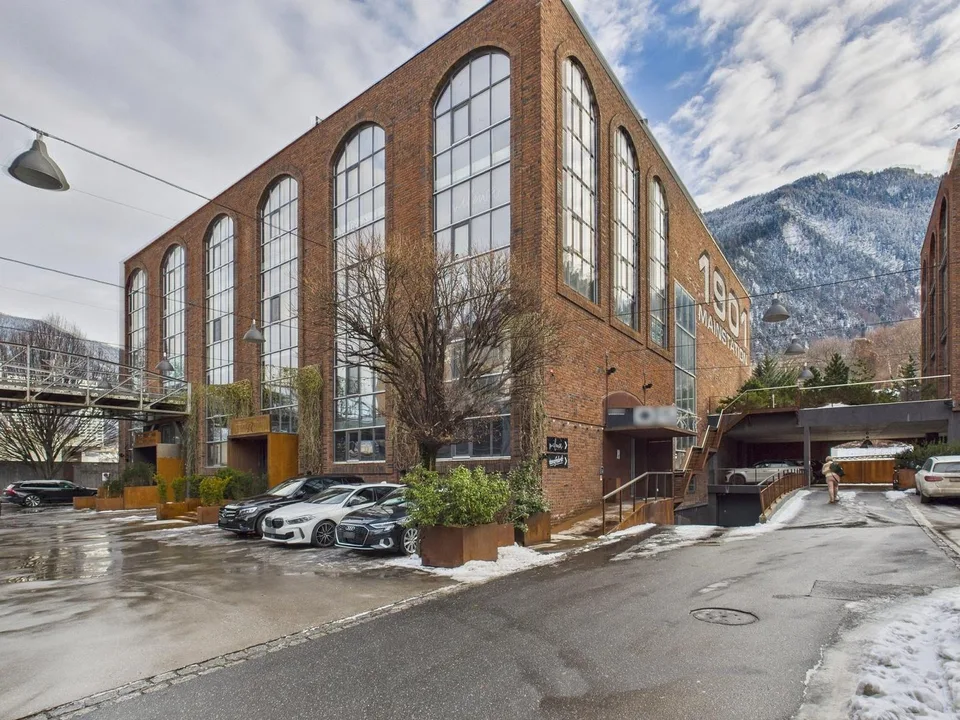 Attractive office space with loft character