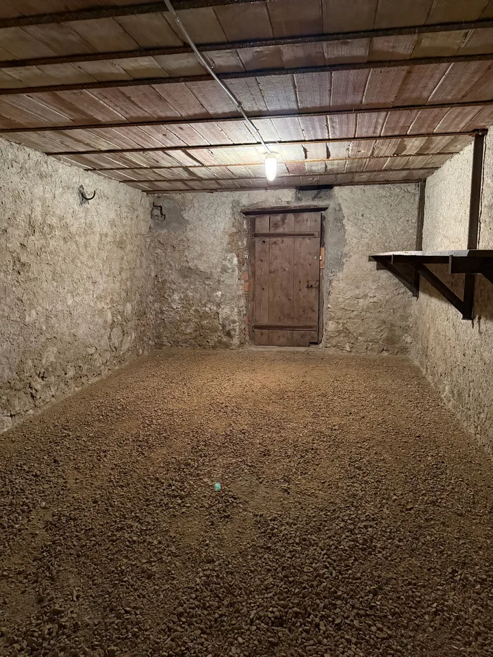 Ottimo cantina da affittare.