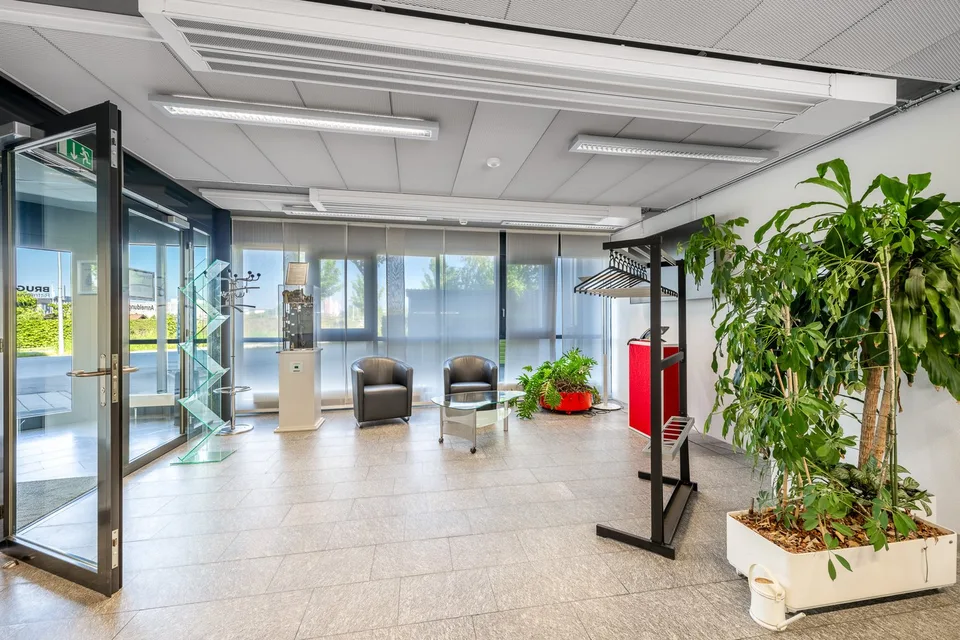 Immeuble de bureaux Inwilerried - Espace pour les visions. Salle pour votre entreprise.