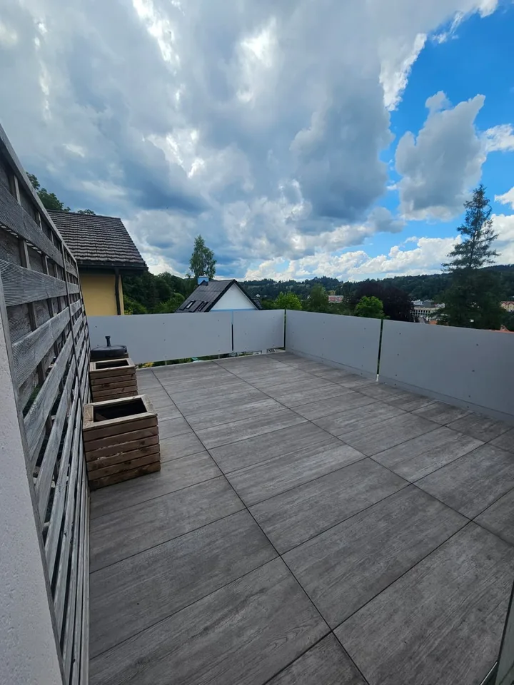 2.5 pièces meublé avec terrasse et vue dégagée + place de parc
