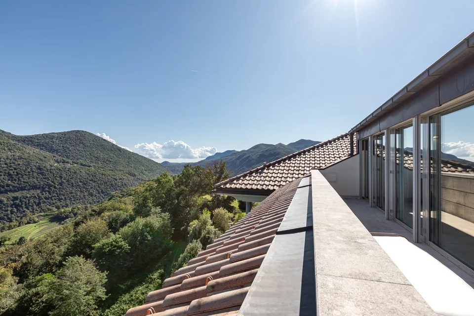 COLLINA D'ORO - ATTICO ARREDATO CON SERVIZI ALBERGHIERI, VISTA PANORAMICA (rif. 701) – Foto 16 von 21