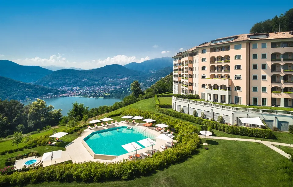 COLLINA D'ORO - ATTICO ARREDATO CON SERVIZI ALBERGHIERI, VISTA PANORAMICA (rif. 701)