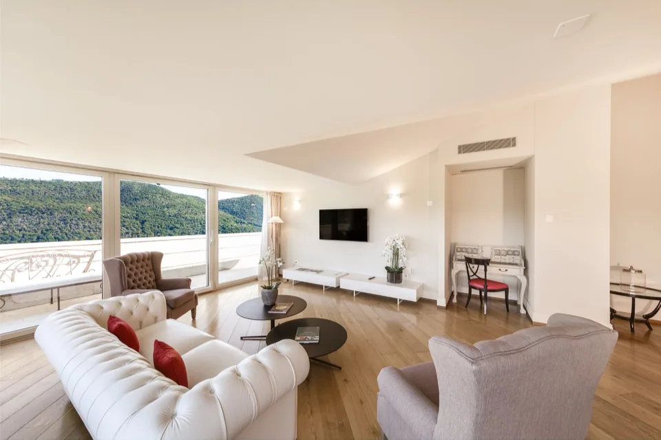 COLLINA D'ORO - ATTICO ARREDATO CON SERVIZI ALBERGHIERI, VISTA PANORAMICA (rif. 701) – Foto 8 von 21