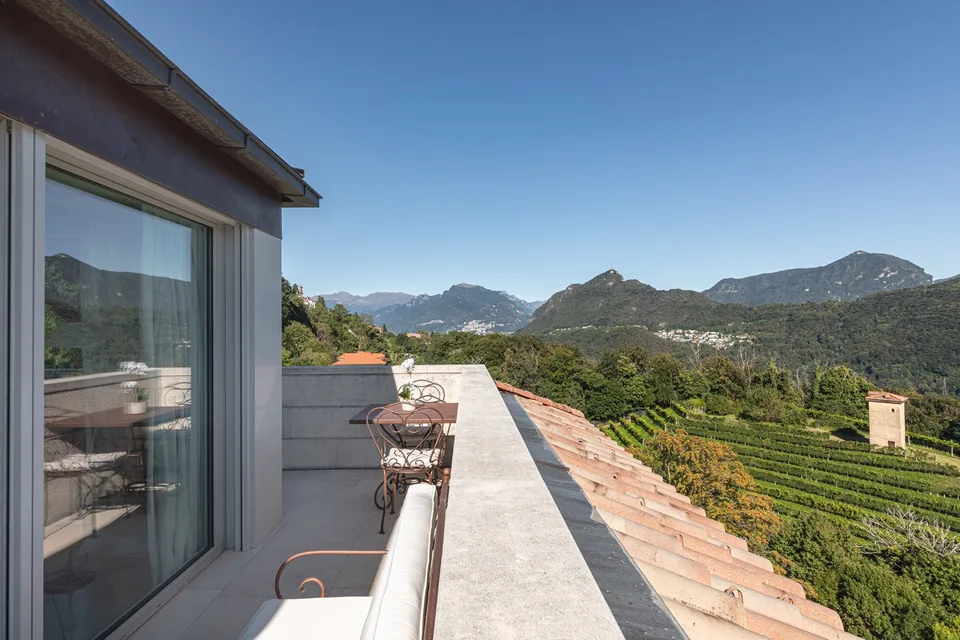 COLLINA D'ORO - ATTICO ARREDATO CON SERVIZI ALBERGHIERI, VISTA PANORAMICA (rif. 701) – Foto 17 von 21