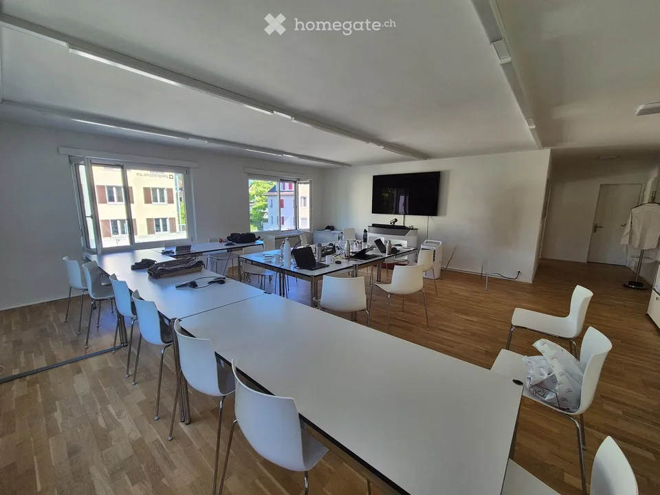 Studio luminoso / Ufficio creativo in posizione privilegiata a Zurigo-Wollishofen