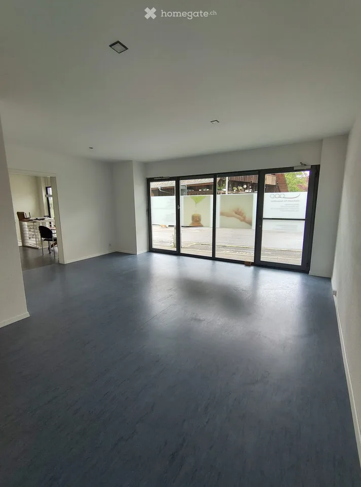 Espace commercial polyvalent à louer dans un bon emplacement