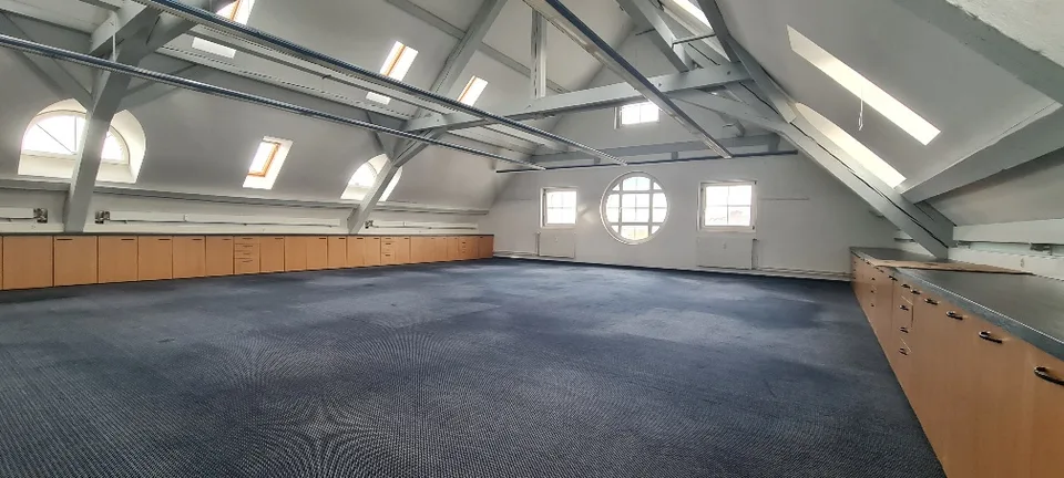 Environ 150 m2 d'espaces de bureaux au 6e étage