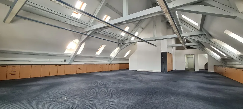 Environ 150 m2 d'espaces de bureaux au 6e étage