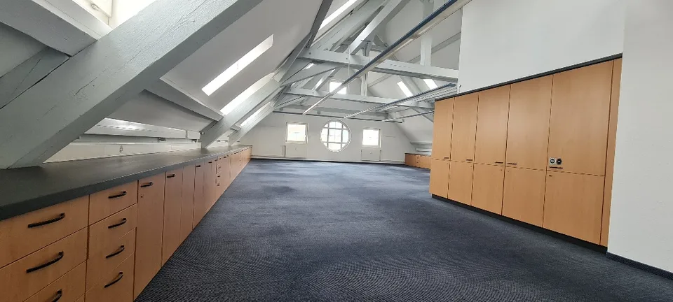 Environ 150 m2 d'espaces de bureaux au 6e étage