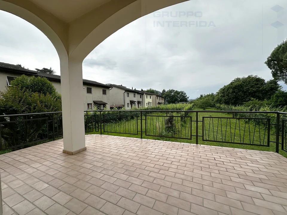 GROßES HAUS MIT GARTEN – Foto 8 von 13