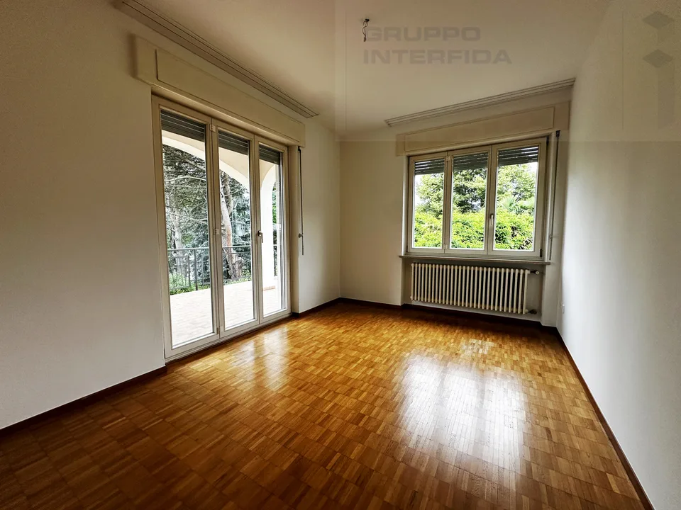 GROßES HAUS MIT GARTEN – Foto 10 von 13