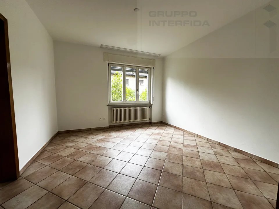 GROßES HAUS MIT GARTEN /UNTERVERMIETUNG